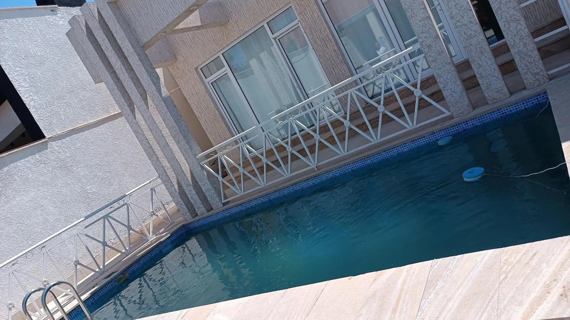 White House - Stylish Villa With Pool